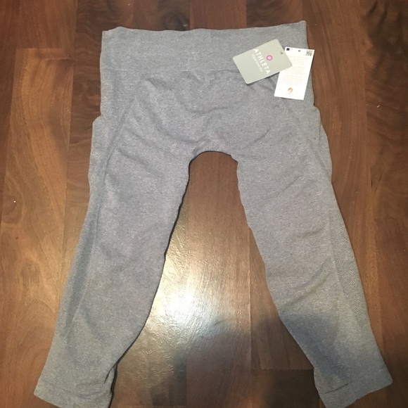 Athleta Pants - Athleta Breakthrough Seamless Capri, Size M, NWT